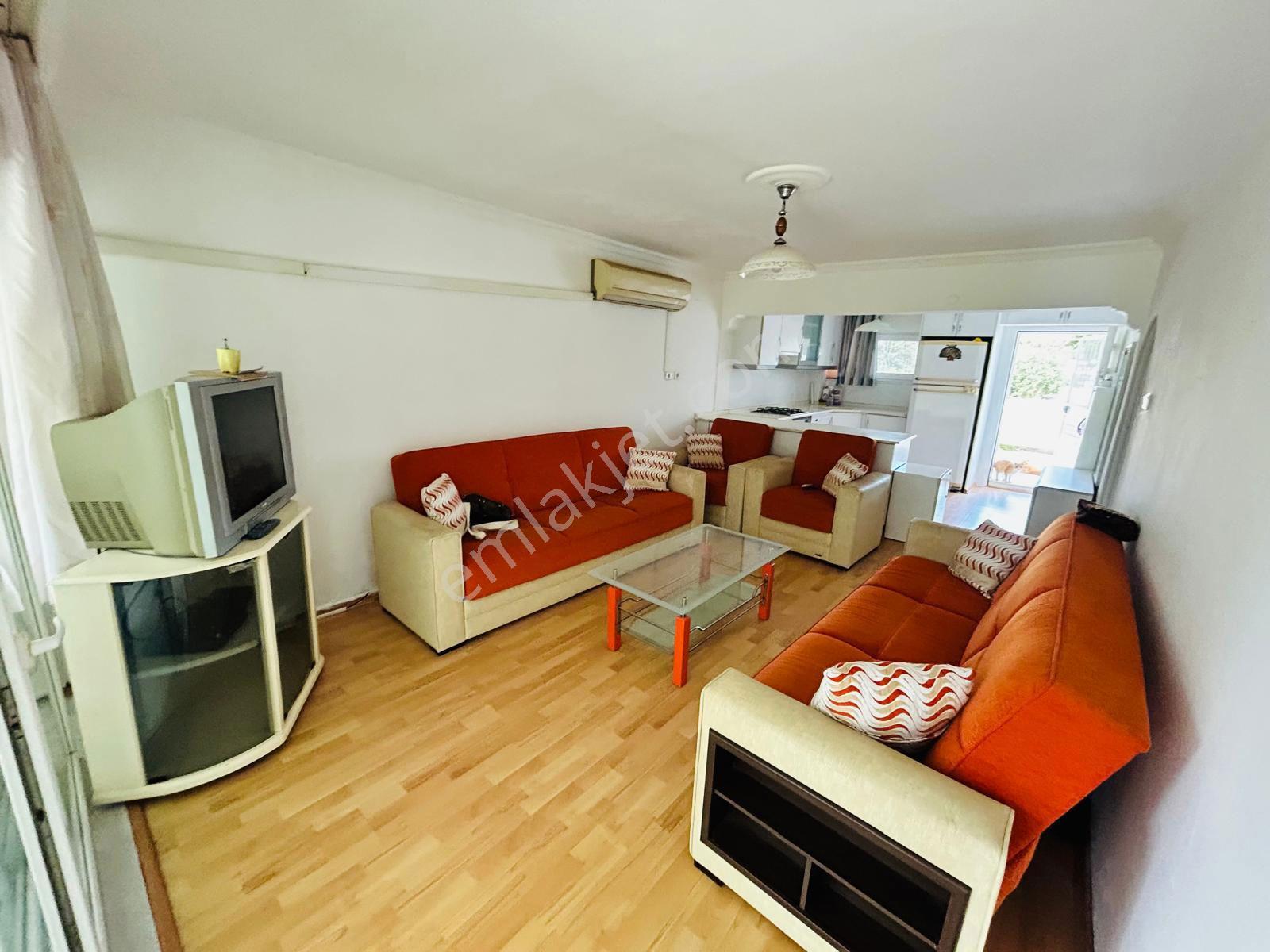 Kuşadası Davutlar Özlem Sitesi'nde 2+1 Bahçe Katı Eşyalı Temiz Daire — fotoğraf 5