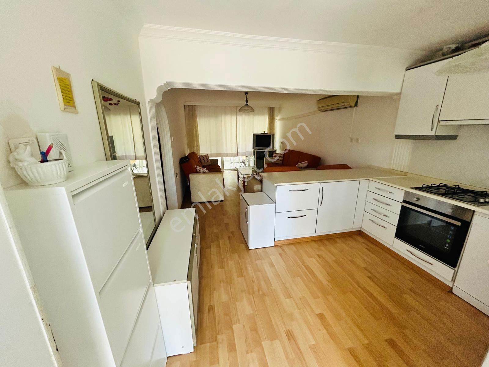 Kuşadası Davutlar Özlem Sitesi'nde 2+1 Bahçe Katı Eşyalı Temiz Daire — fotoğraf 6