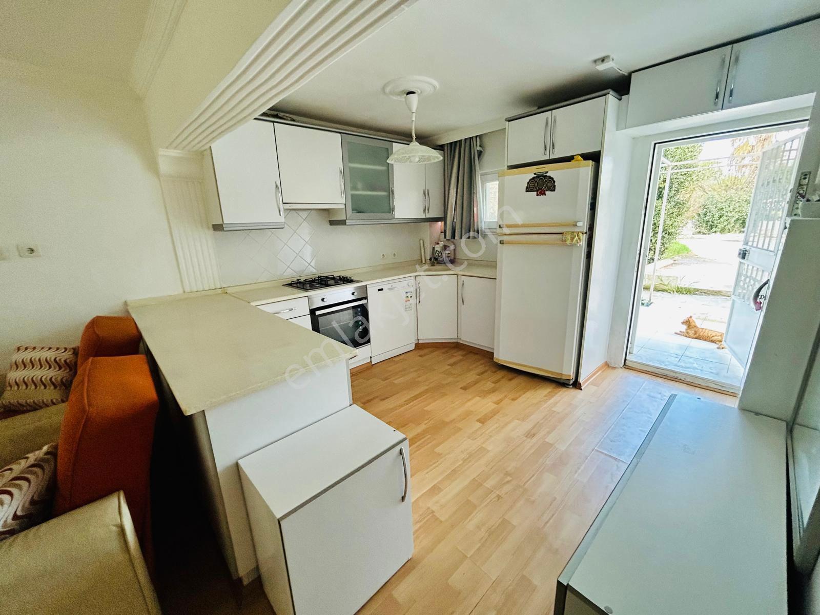 Kuşadası Davutlar Özlem Sitesi'nde 2+1 Bahçe Katı Eşyalı Temiz Daire — fotoğraf 7