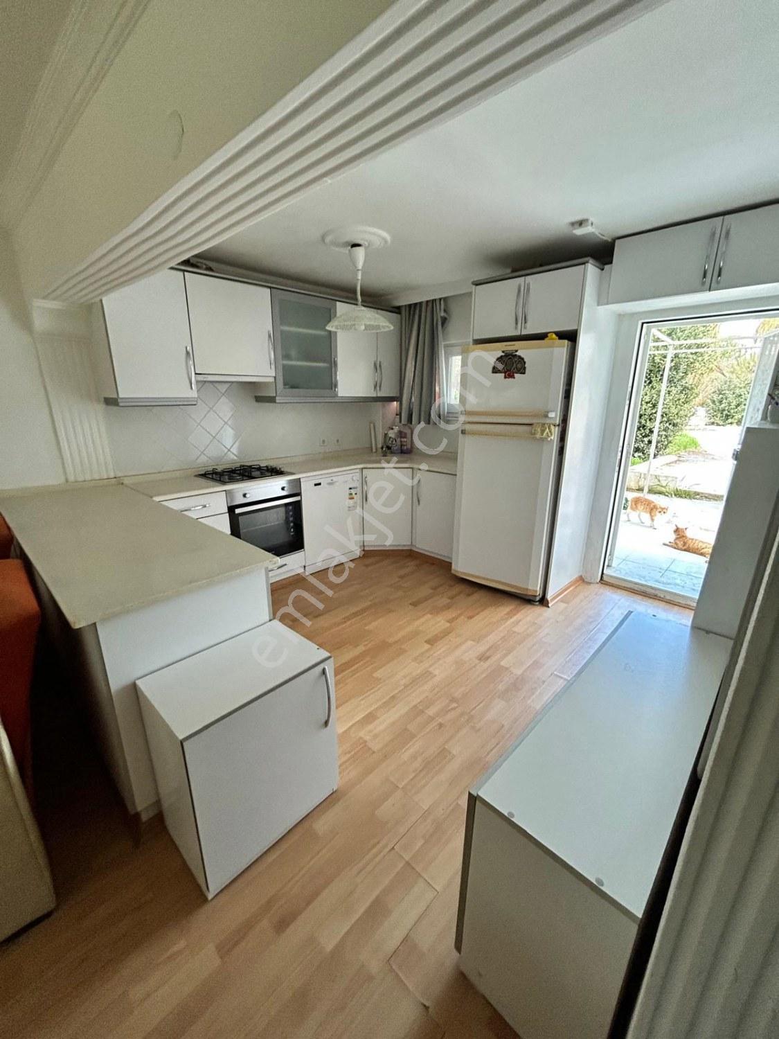Kuşadası Davutlar Özlem Sitesi'nde 2+1 Bahçe Katı Eşyalı Temiz Daire — fotoğraf 8