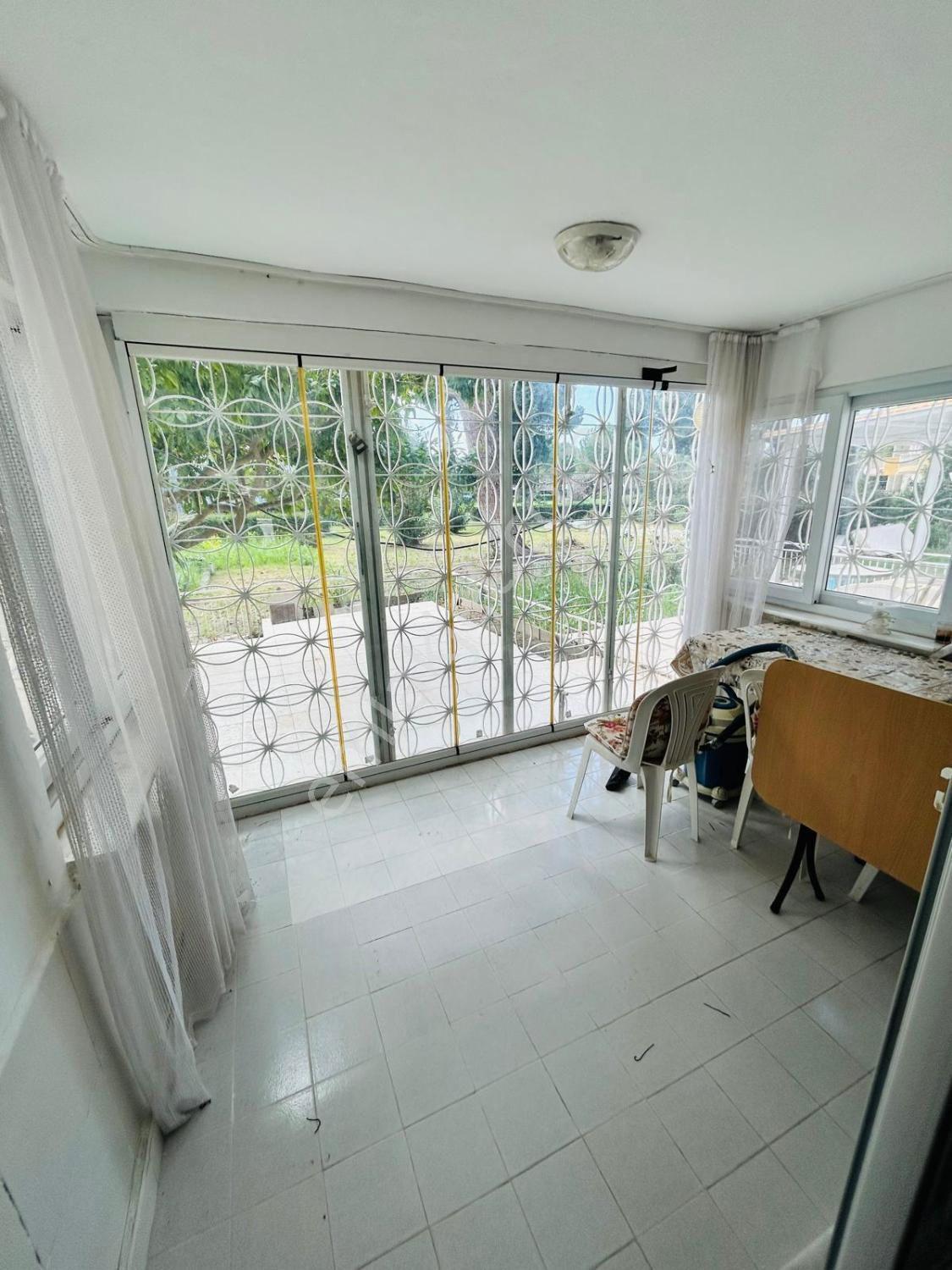 Kuşadası Davutlar Özlem Sitesi'nde 2+1 Bahçe Katı Eşyalı Temiz Daire — fotoğraf 9