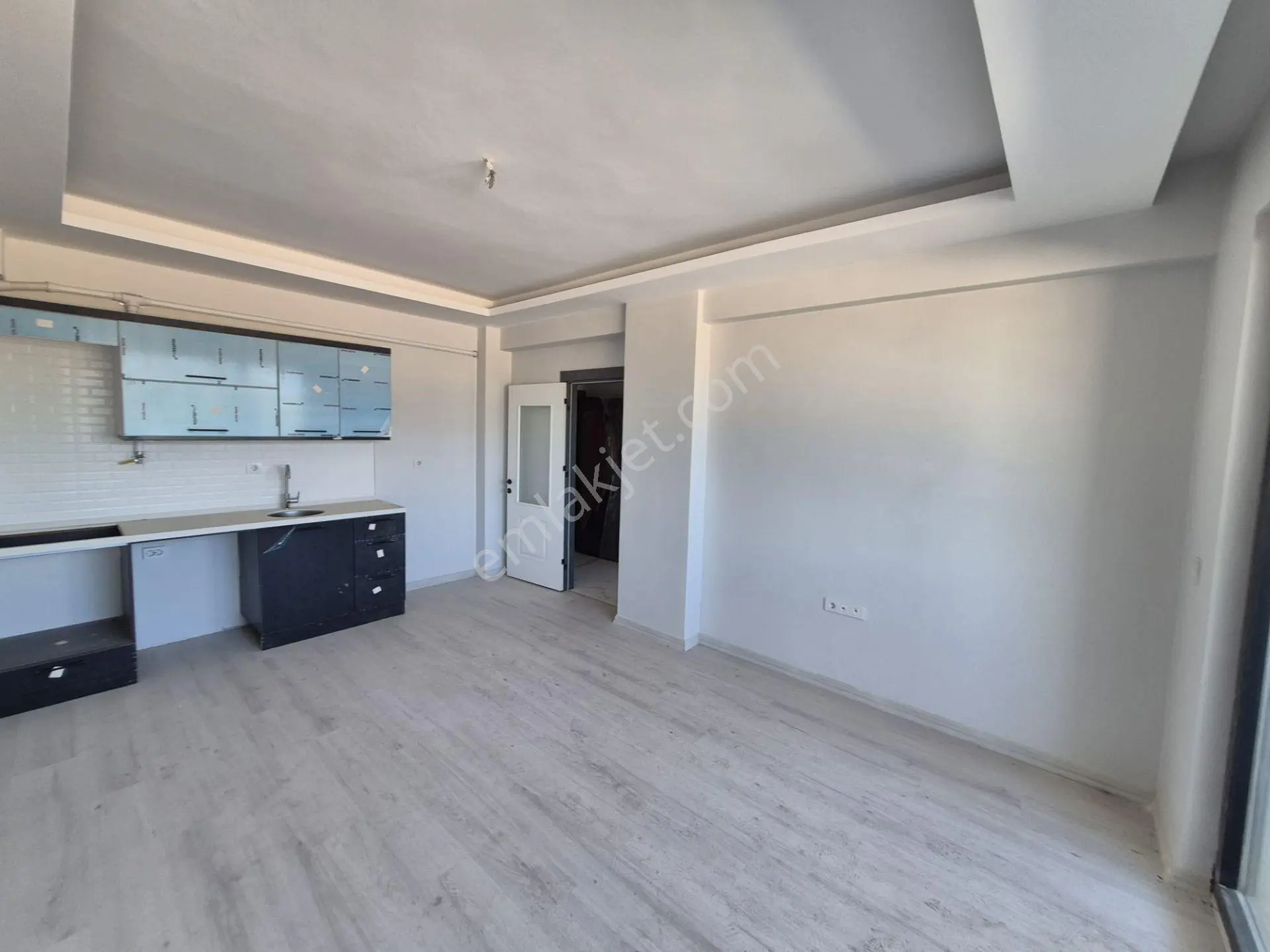 Ay Emlaktan Yeni Mahallede Sifir 1+1 Satilik Daire — fotoğraf 2