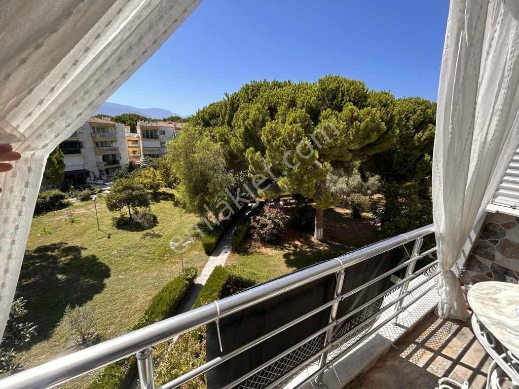 Kuşadası Davutlar Özlem Sitesi’Nde Satılık Temiz 2+1 Daire
