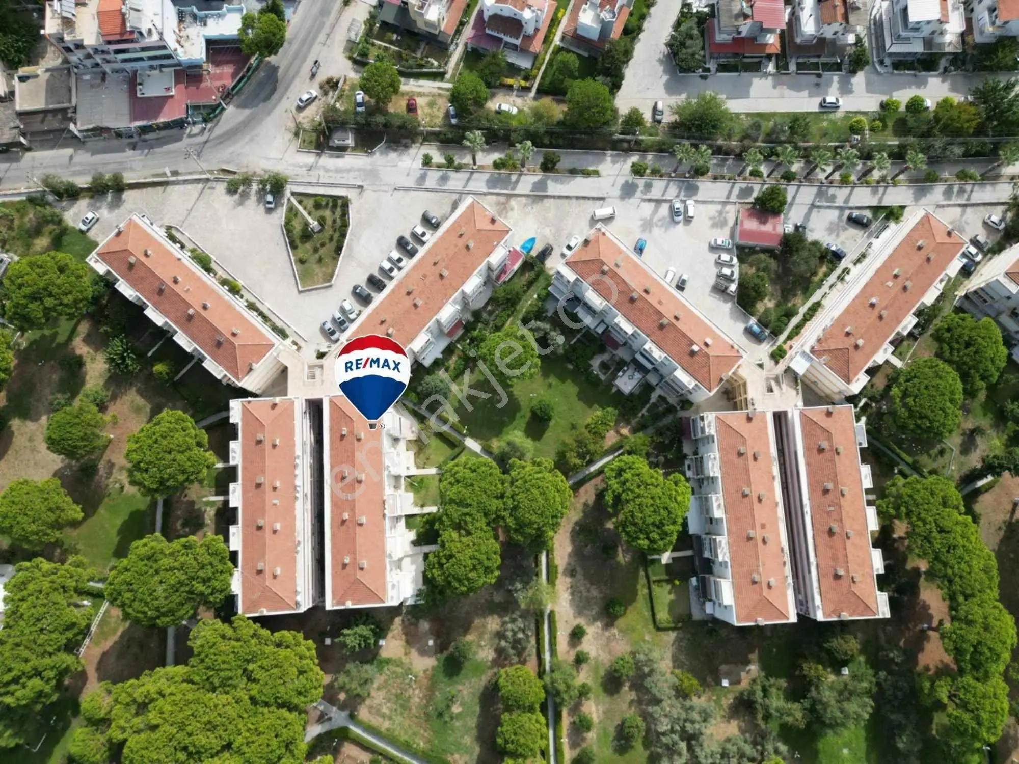 Kuşadası Davutlar Özlem Sitesi’nde Satılık Temiz 2+1 Daire — fotoğraf 3