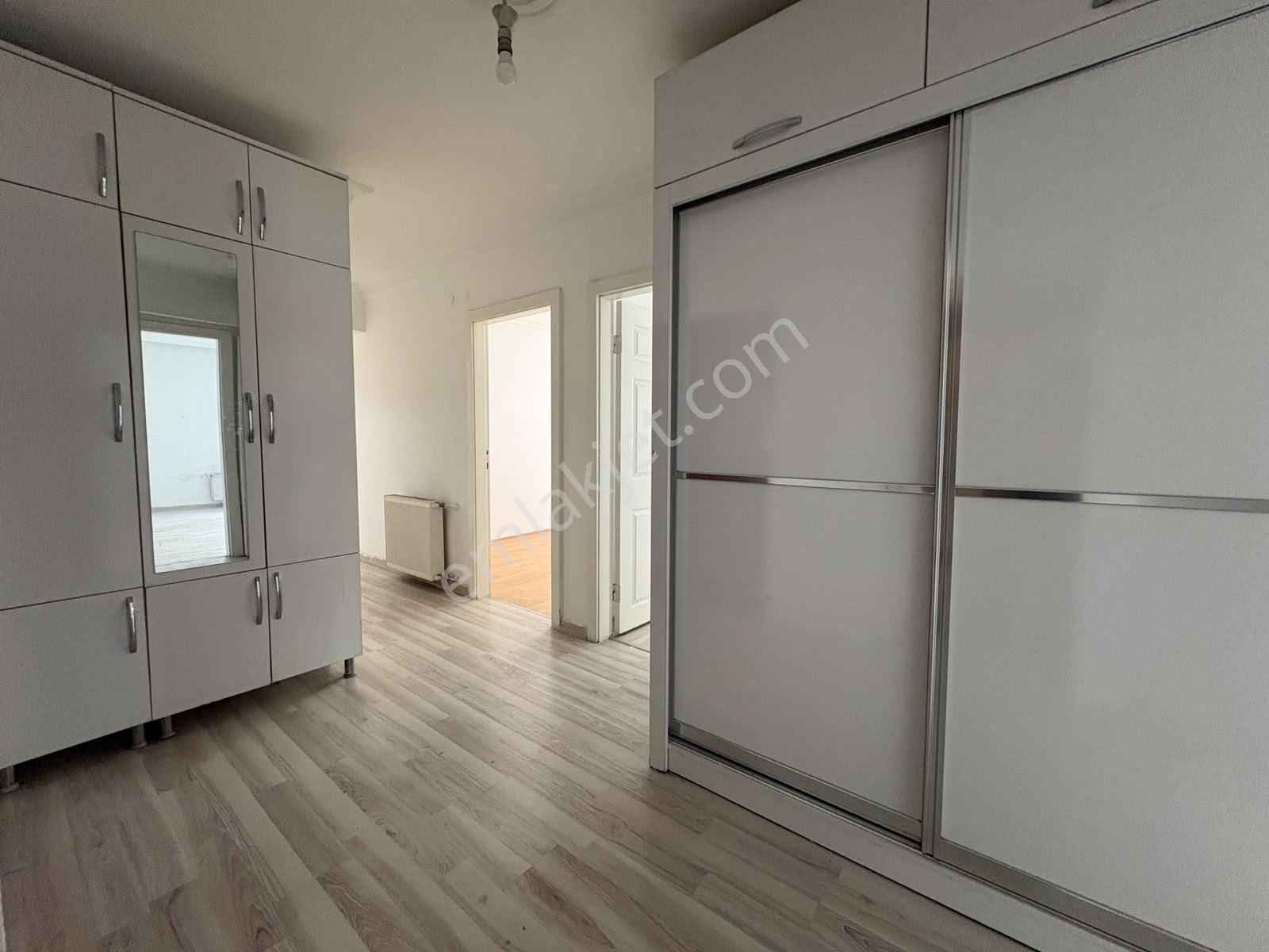 Ulukaya*neşet Ertaş Cad.yanı Katta Ön Cephe Masrafsız 3+1 Daire — fotoğraf 12