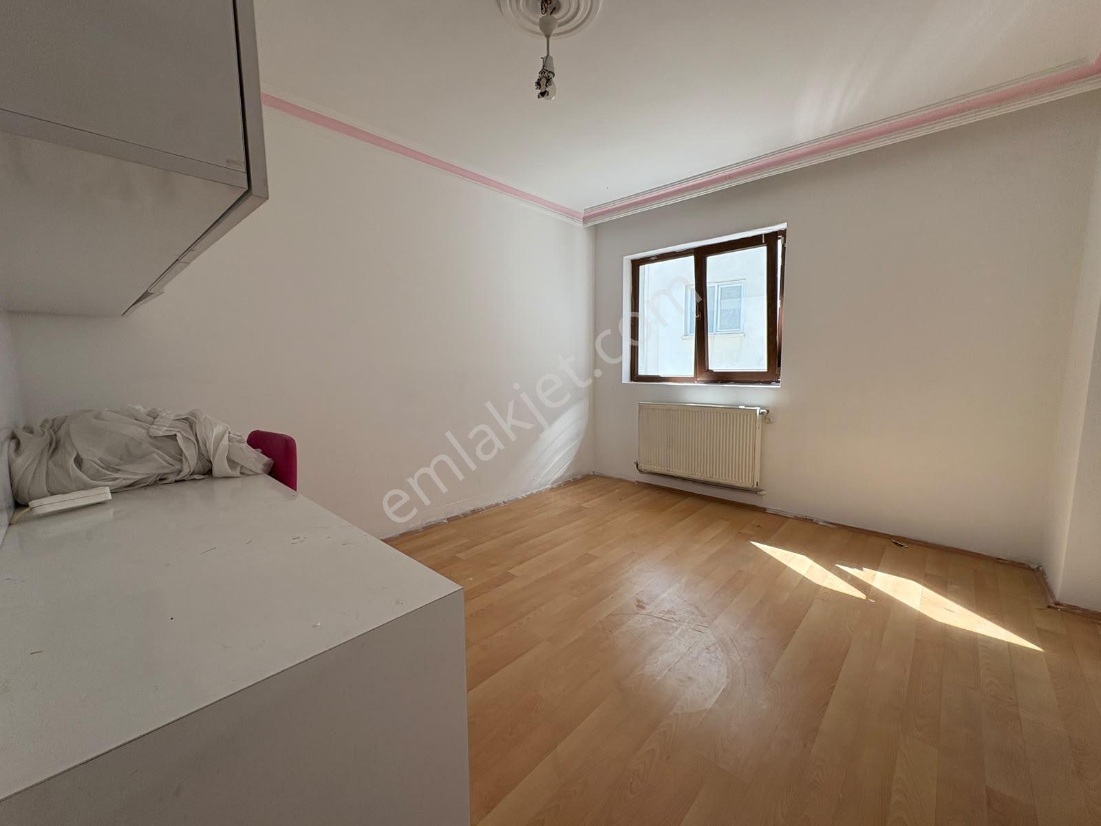 Ulukaya*neşet Ertaş Cad.yanı Katta Ön Cephe Masrafsız 3+1 Daire — fotoğraf 15