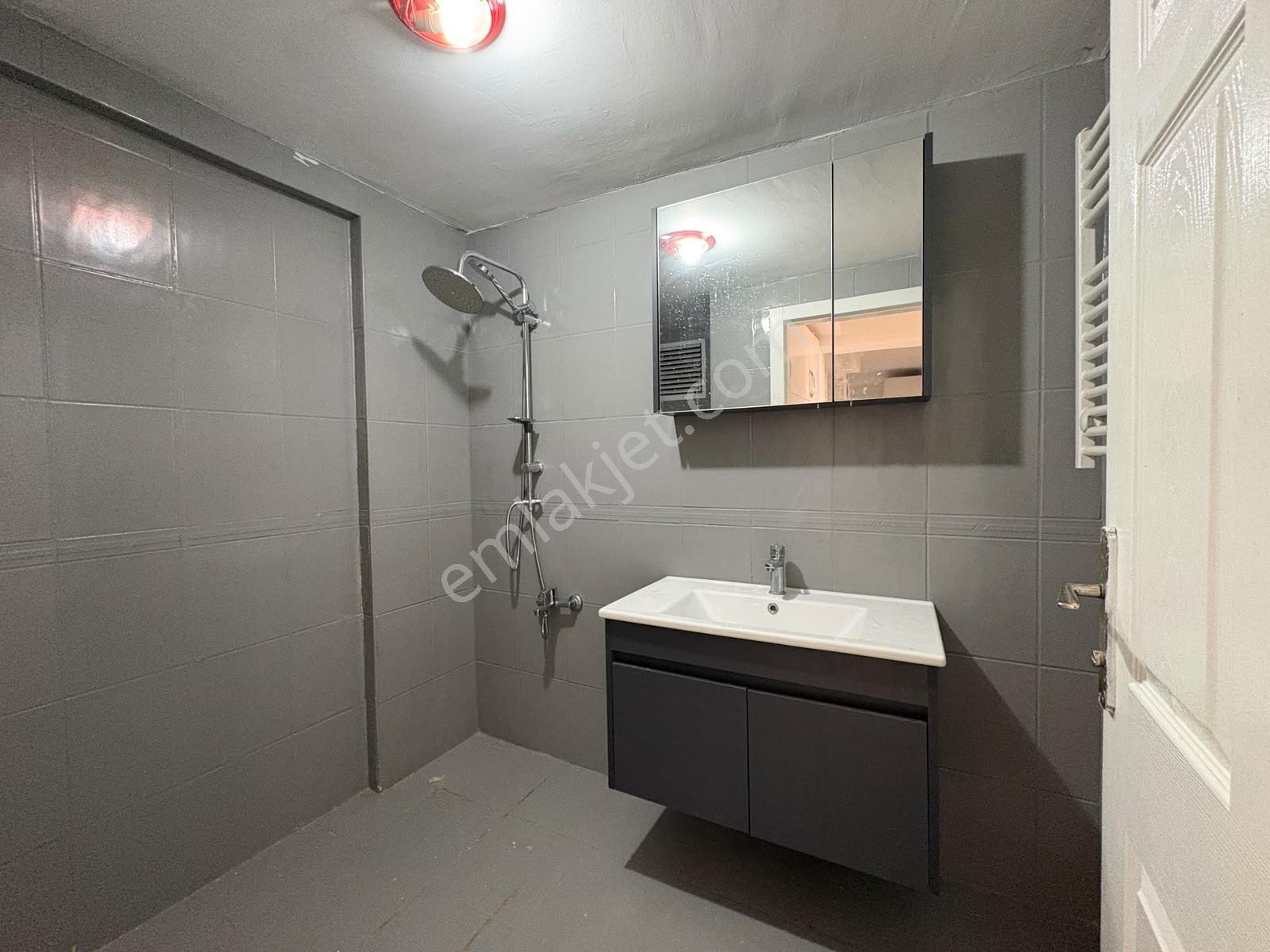 Ulukaya*neşet Ertaş Cad.yanı Katta Ön Cephe Masrafsız 3+1 Daire — fotoğraf 17