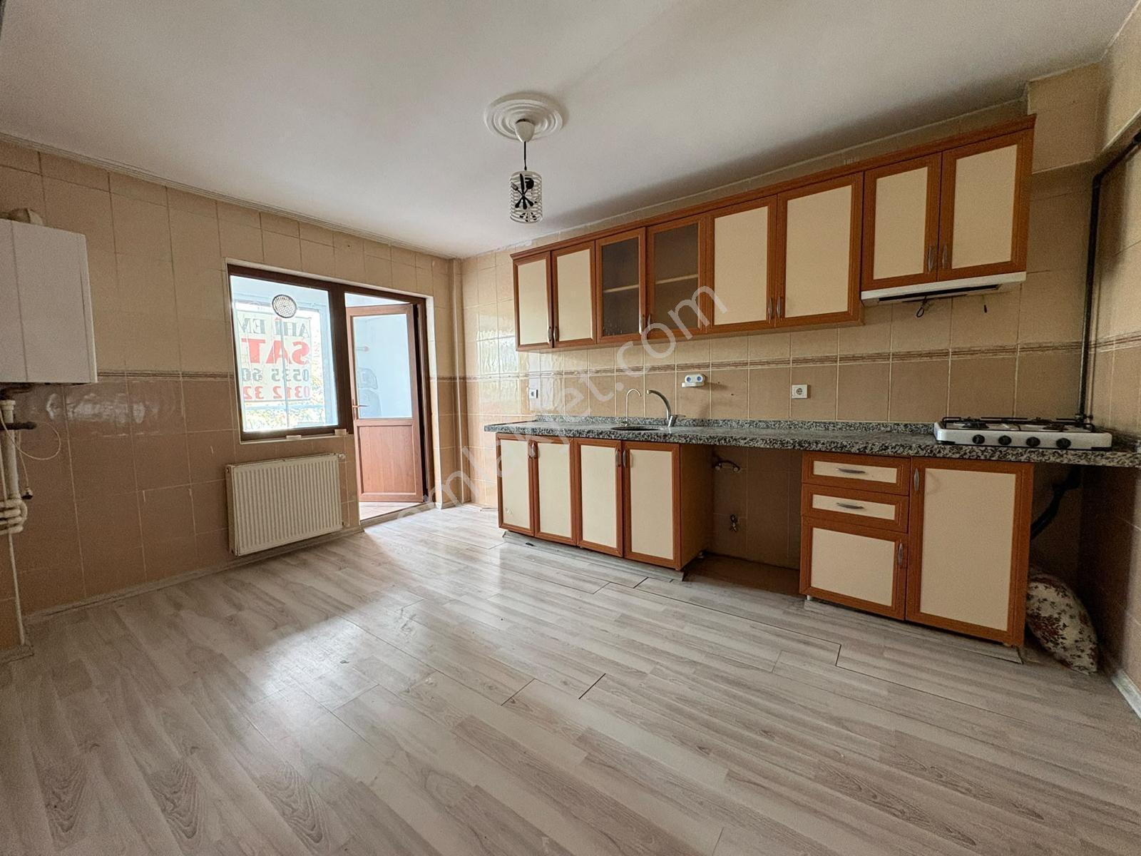 Ulukaya*neşet Ertaş Cad.yanı Katta Ön Cephe Masrafsız 3+1 Daire — fotoğraf 22