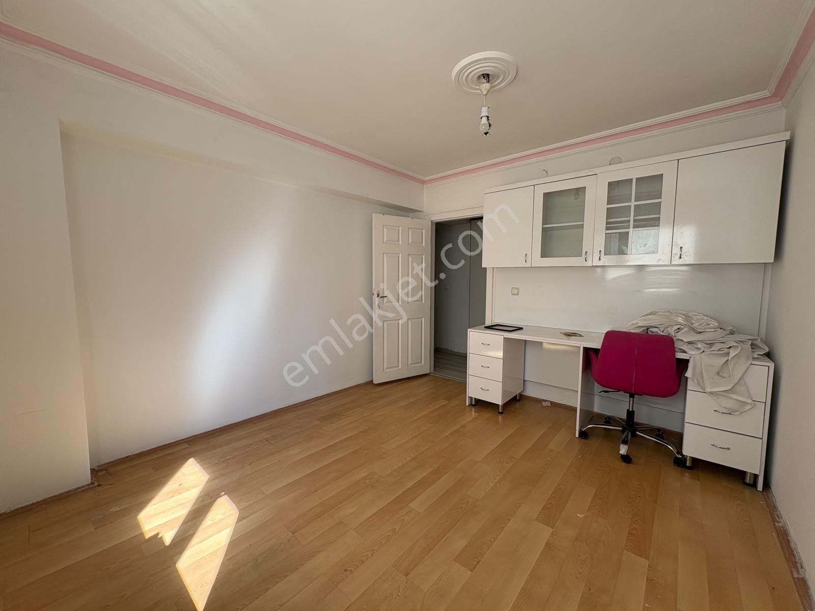 Ulukaya*neşet Ertaş Cad.yanı Katta Ön Cephe Masrafsız 3+1 Daire — fotoğraf 29