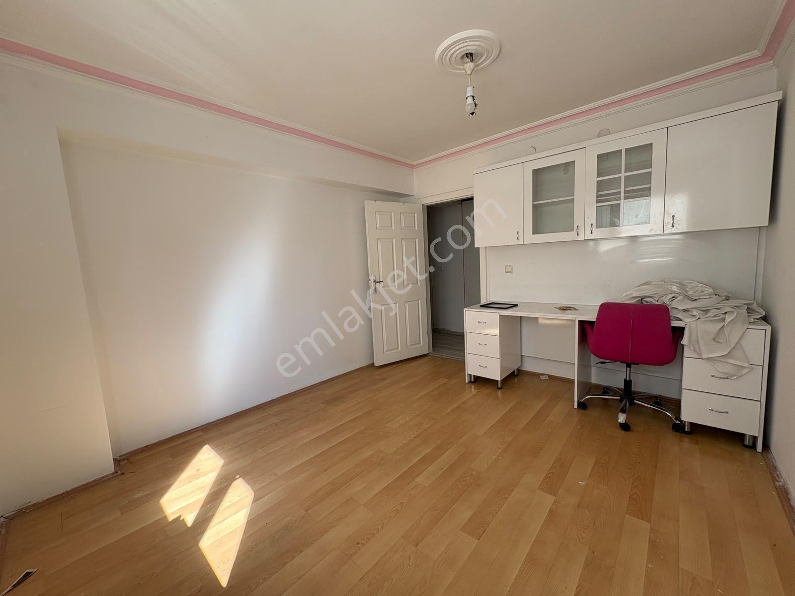 Ulukaya*neşet Ertaş Cad.yanı Katta Ön Cephe Masrafsız 3+1 Daire — fotoğraf 32
