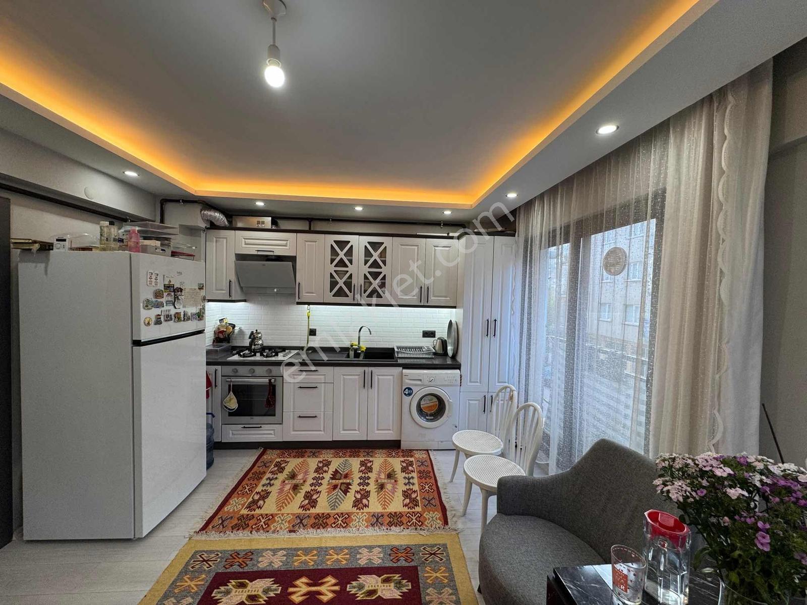 Ege Mah.Cadde Üstünde Satılık 1+1 Ara Kat Daire