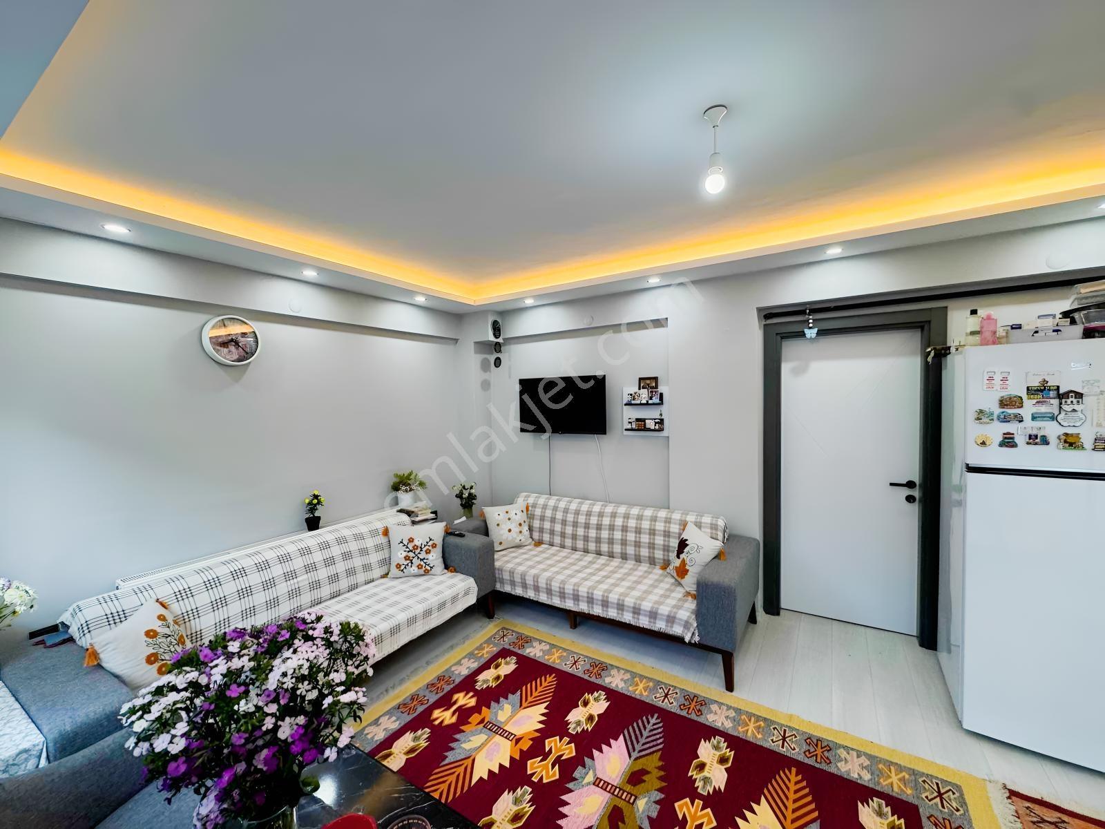 Ege Mah.cadde Üstünde Satılık 1+1 Ara Kat Daire — fotoğraf 3