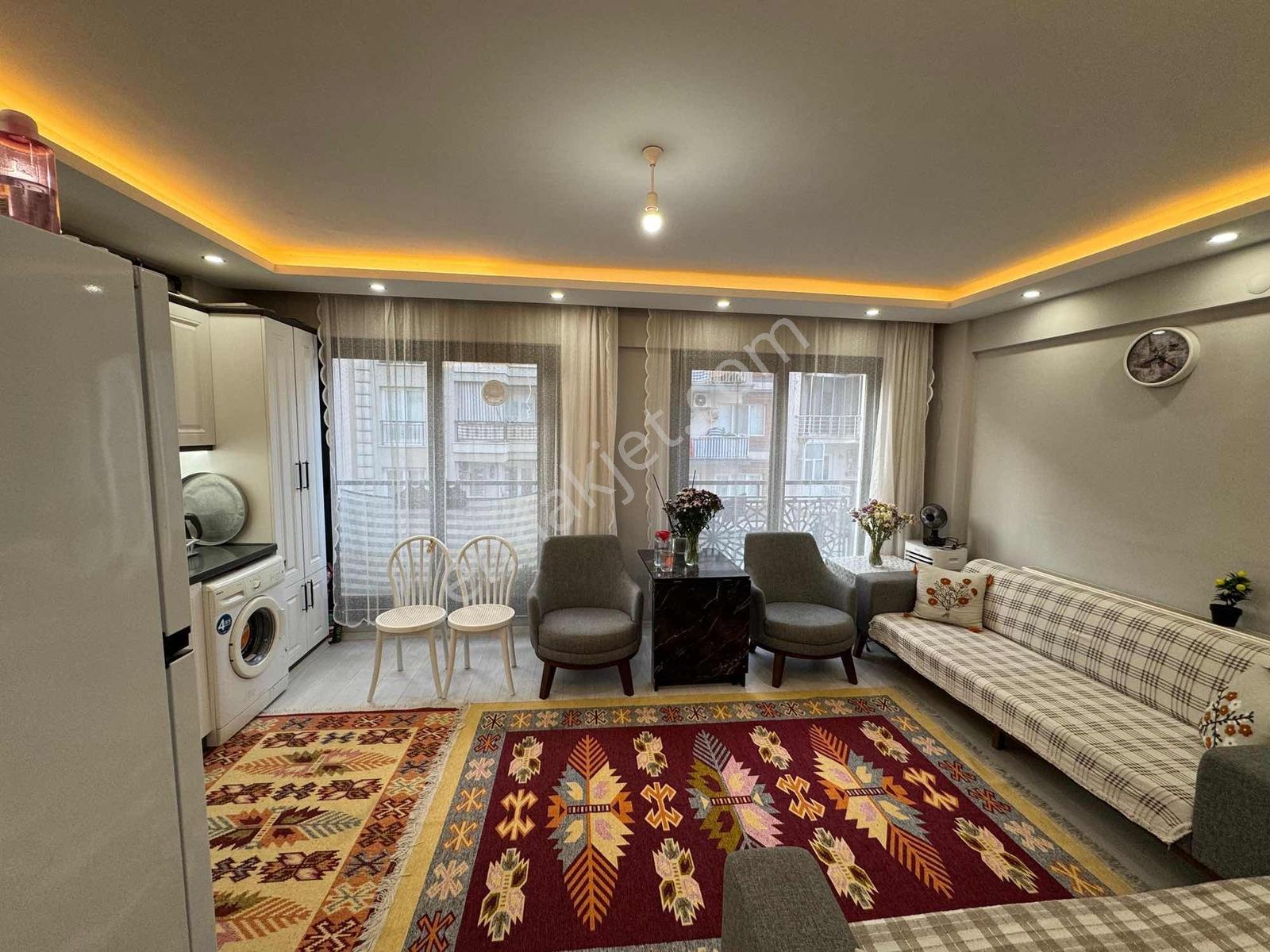 Ege Mah.cadde Üstünde Satılık 1+1 Ara Kat Daire — fotoğraf 4