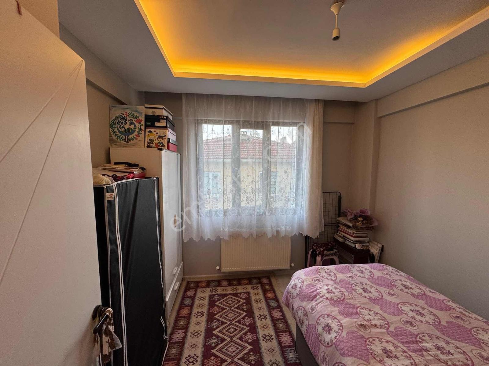 Ege Mah.cadde Üstünde Satılık 1+1 Ara Kat Daire — fotoğraf 7