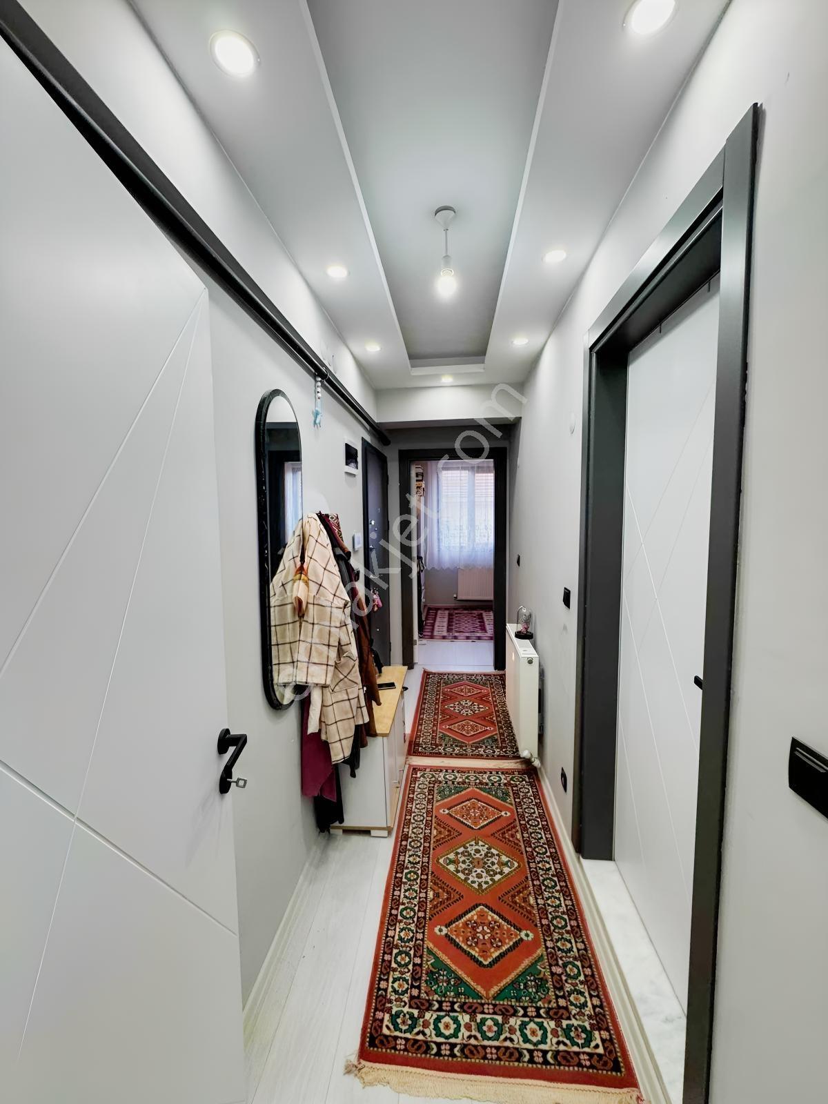 Ege Mah.cadde Üstünde Satılık 1+1 Ara Kat Daire — fotoğraf 11