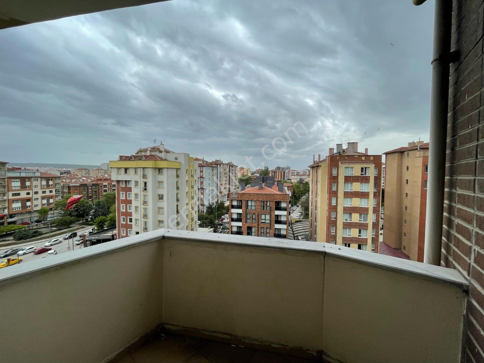 Üniversite Caddesi Üzeri Manzaralı Satılık 3+1 Daire