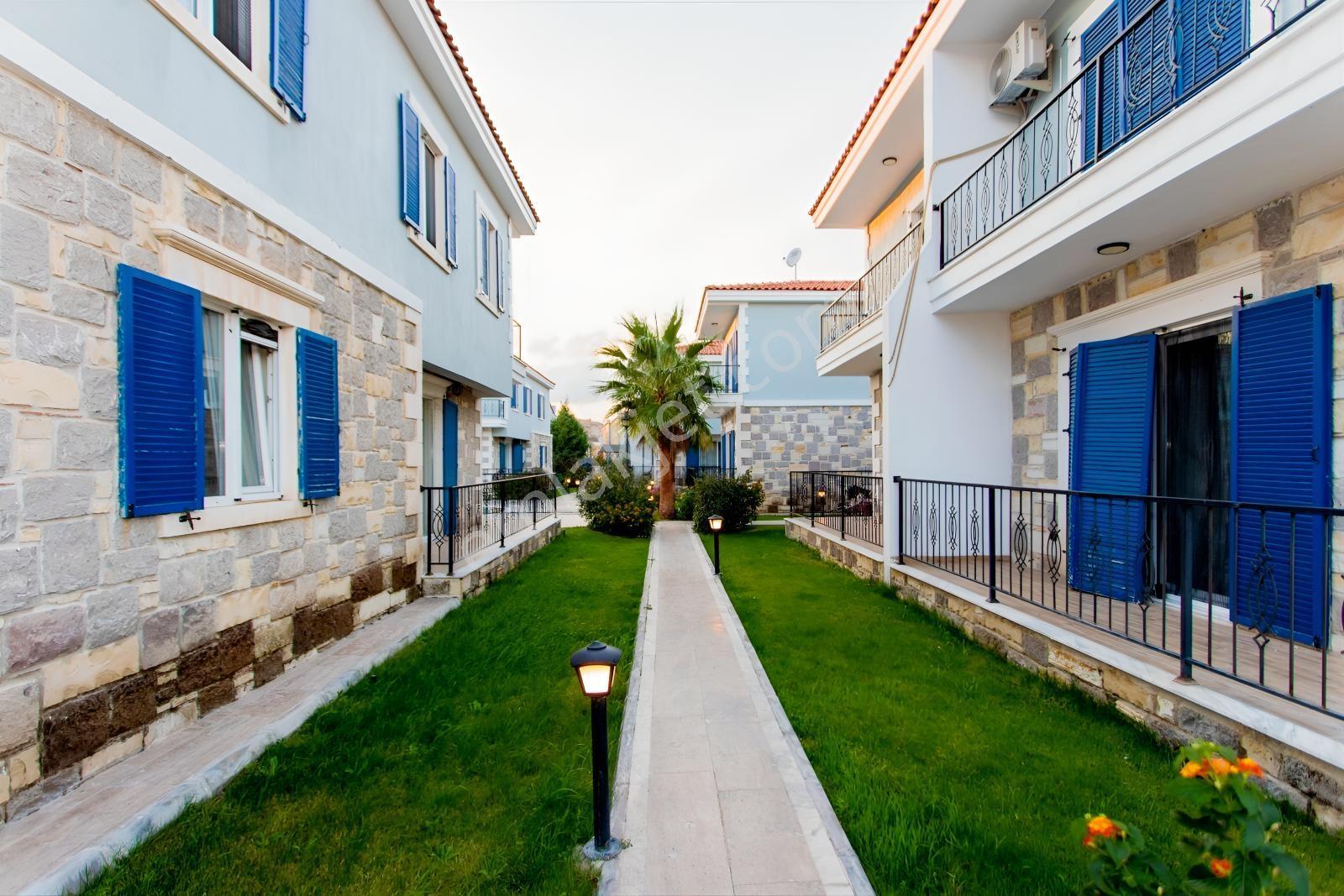Foça Hacıveli Mah. Havuzlu Site İçerisinde Satılık 3+1 Villa — fotoğraf 5