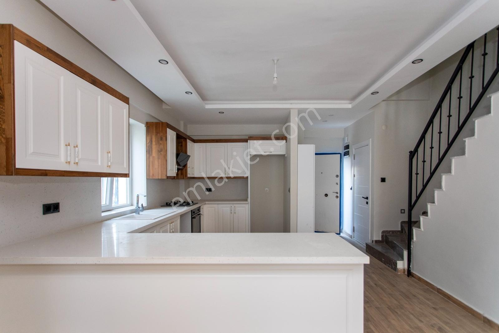 Foça Hacıveli Mah. Havuzlu Site İçerisinde Satılık 3+1 Villa — fotoğraf 12