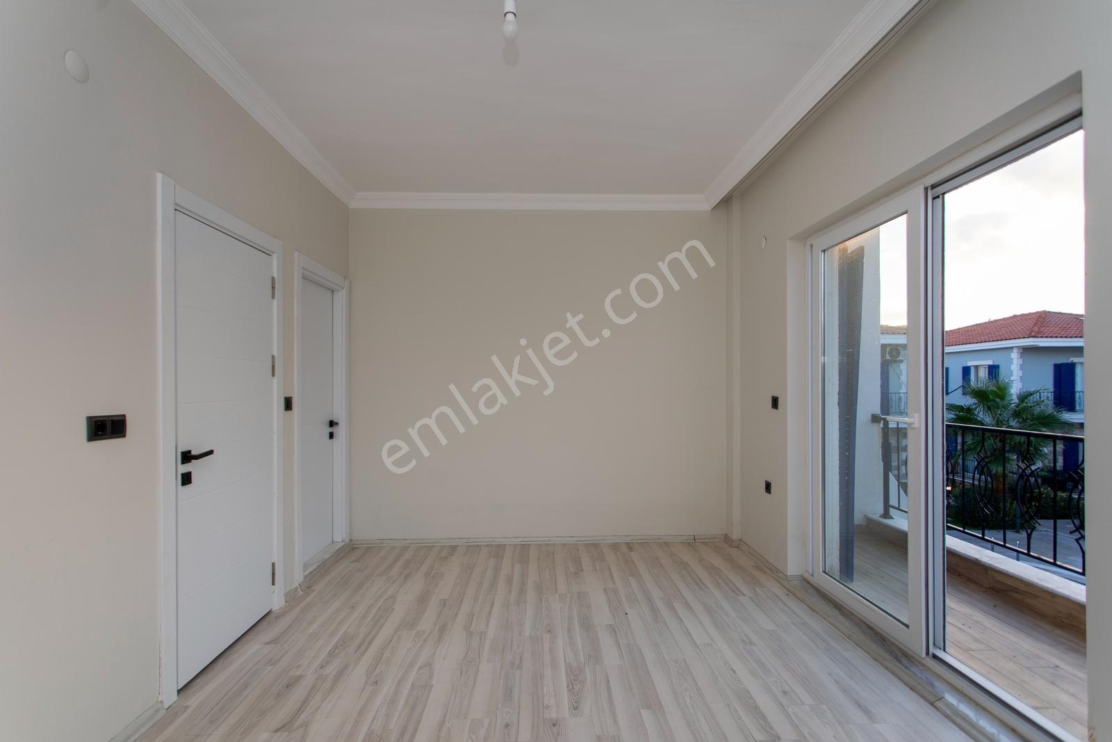 Foça Hacıveli Mah. Havuzlu Site İçerisinde Satılık 3+1 Villa — fotoğraf 18