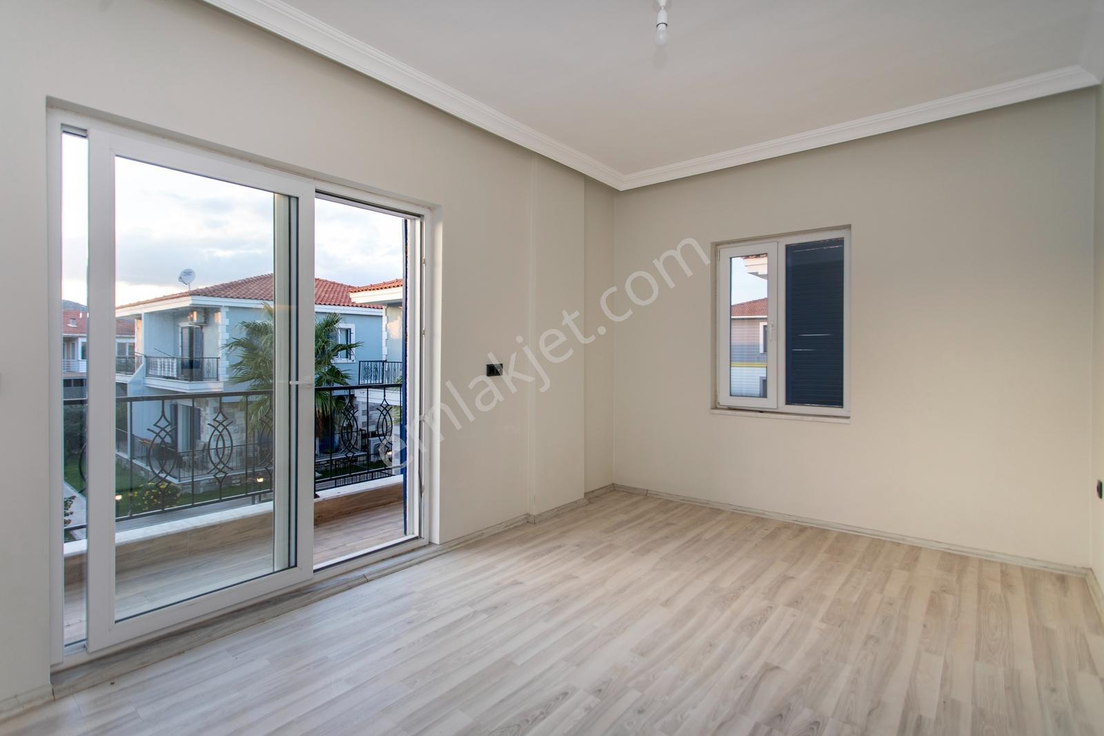 Foça Hacıveli Mah. Havuzlu Site İçerisinde Satılık 3+1 Villa — fotoğraf 19
