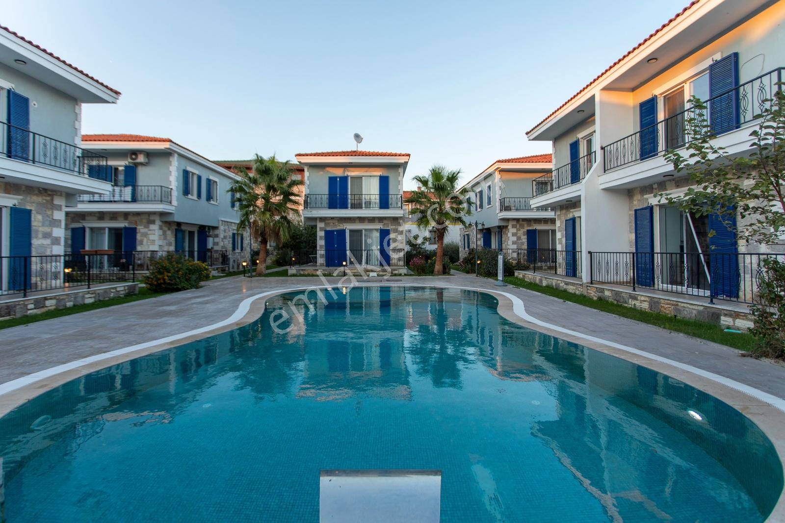 Foça Hacıveli Mah. Havuzlu Site İçerisinde Satılık 3+1 Villa — fotoğraf 27