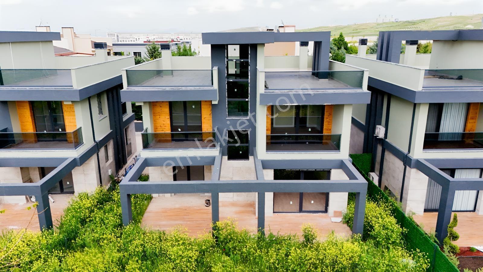 Yeni Bağlıca'da Teraslı 5+1 Yapılı Ve Sıfır Müstakil Villa — fotoğraf 2