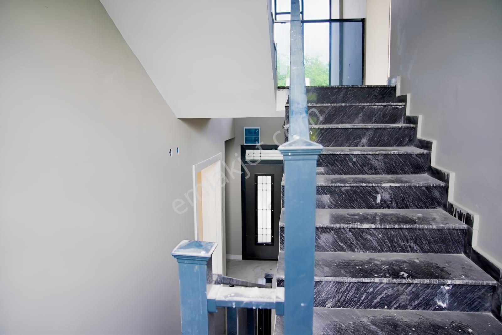 Yeni Bağlıca'da Teraslı 5+1 Yapılı Ve Sıfır Müstakil Villa — fotoğraf 8