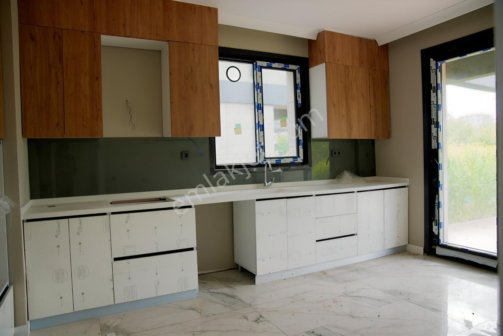 Yeni Bağlıca'da Teraslı 5+1 Yapılı Ve Sıfır Müstakil Villa — fotoğraf 9