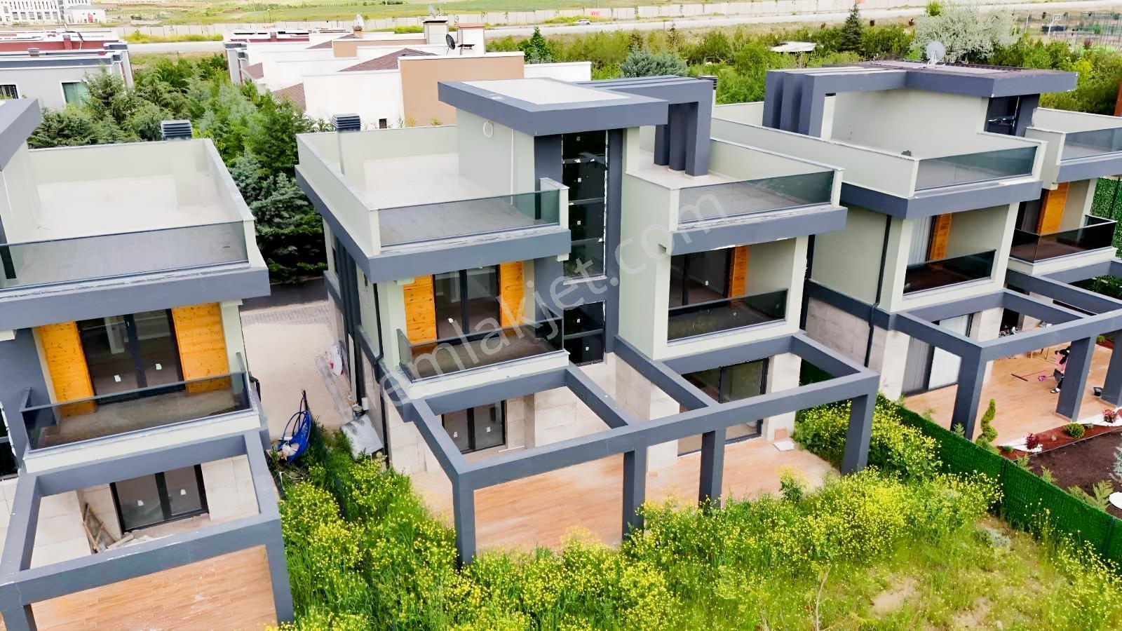Yeni Bağlıca'da Teraslı 5+1 Yapılı Ve Sıfır Müstakil Villa — fotoğraf 30