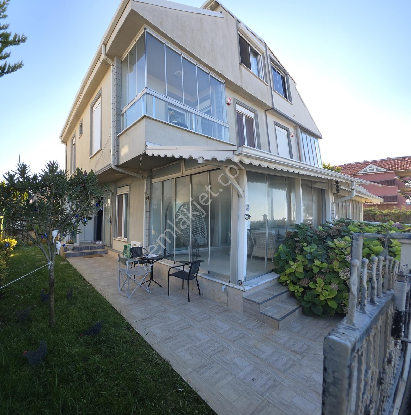Denize Sıfır 5 Odalı Satılık Bahceli Villa