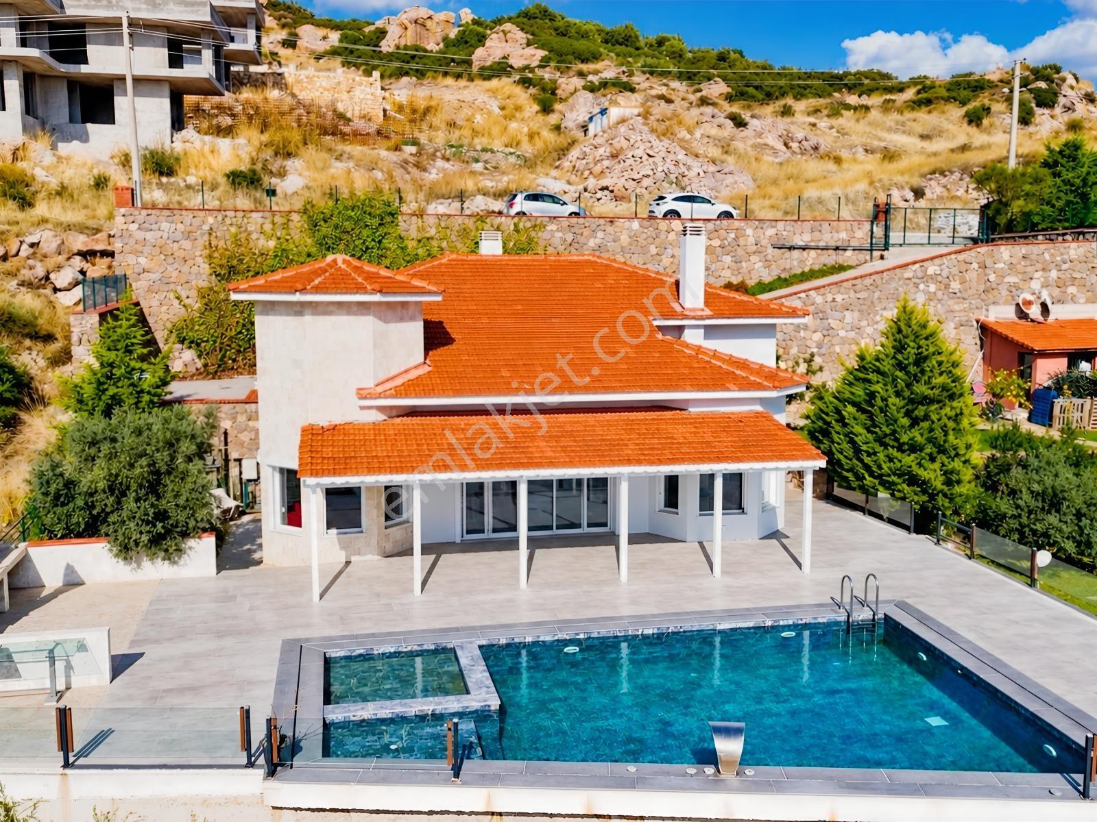 Foçaköy'de Muhteşem Deniz Manzaralı Geniş Arsalı 3+1 Villa — fotoğraf 3