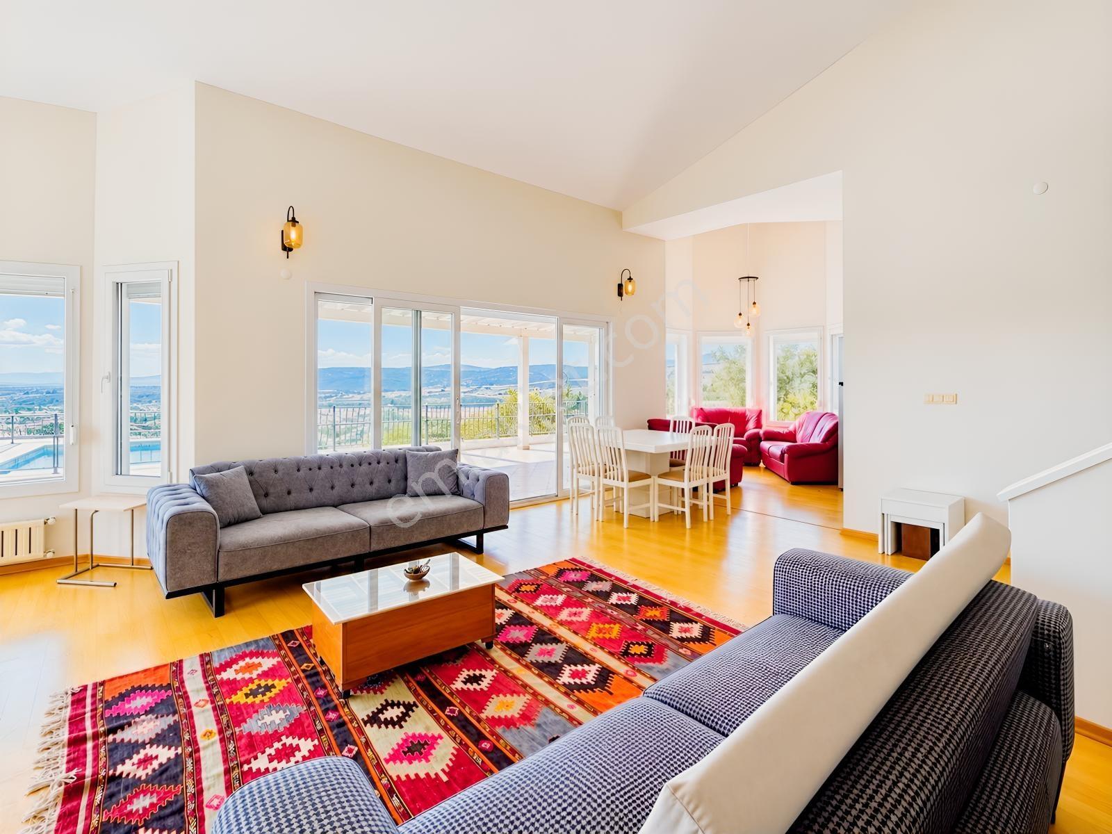 Foçaköy'de Muhteşem Deniz Manzaralı Geniş Arsalı 3+1 Villa — fotoğraf 9