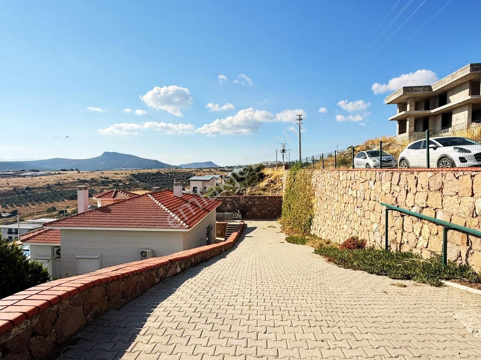 Foçaköy'de Muhteşem Deniz Manzaralı Geniş Arsalı 3+1 Villa — fotoğraf 28