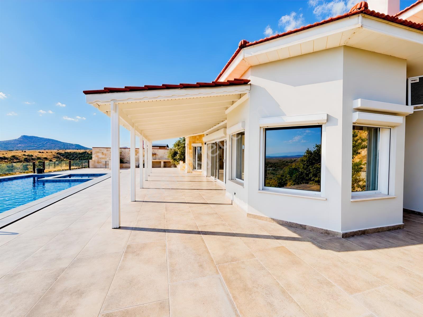 Foçaköy'de Muhteşem Deniz Manzaralı Geniş Arsalı 3+1 Villa — fotoğraf 31