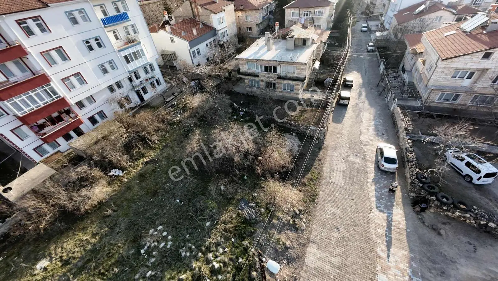 1Polat Emlak'Tan Bahçelievlerde 345 M² Satılık Arsa