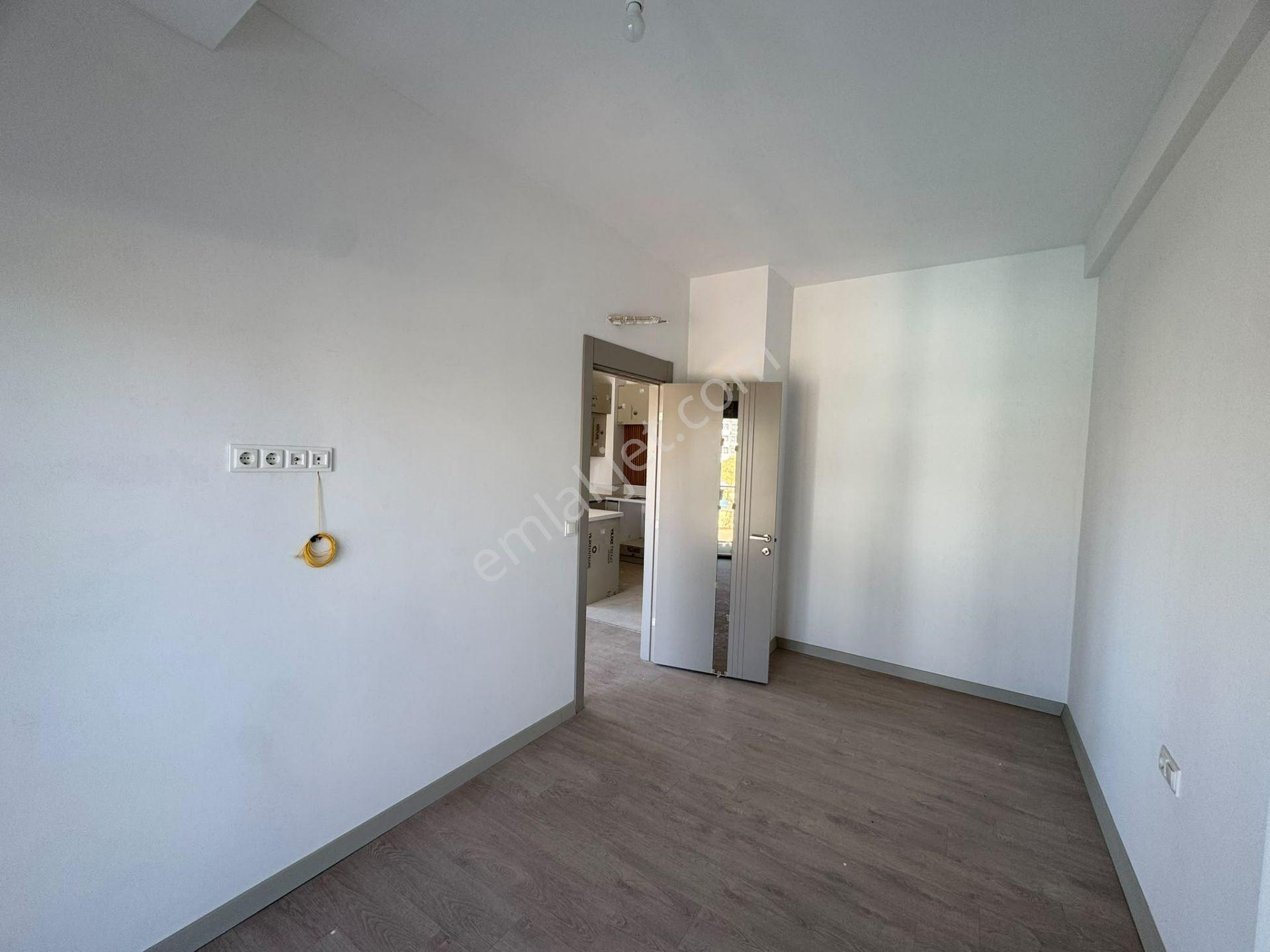Alanya Avsallarda Havuz Manzaralı 1+1 Satılık Daire — fotoğraf 7