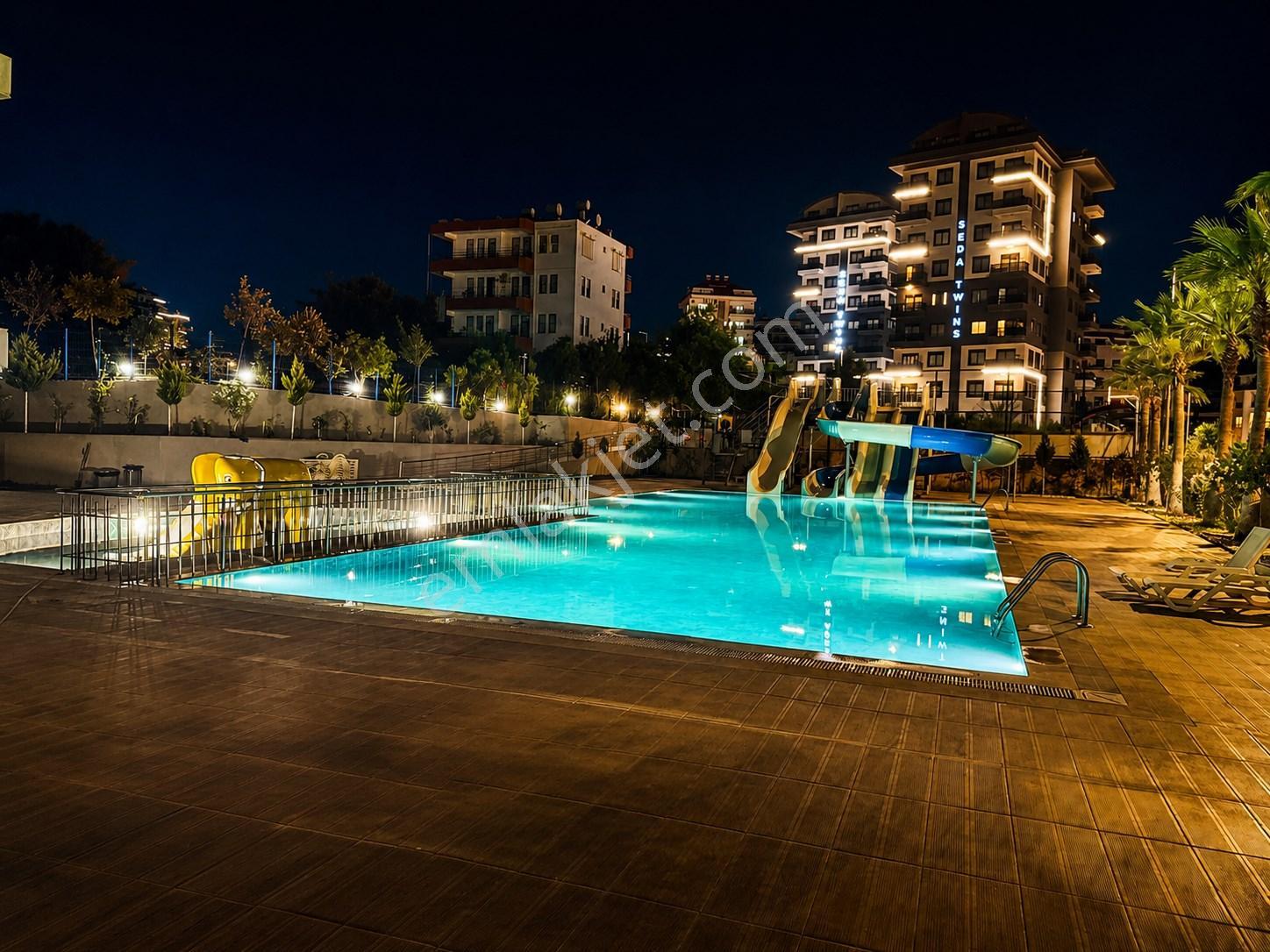 Alanya Avsallarda Havuz Manzaralı 1+1 Satılık Daire — fotoğraf 15