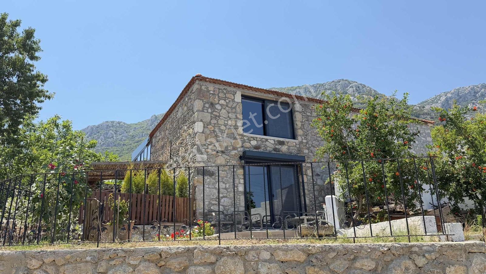 Deniz Manzaralı Satılık Taş Ev — fotoğraf 5