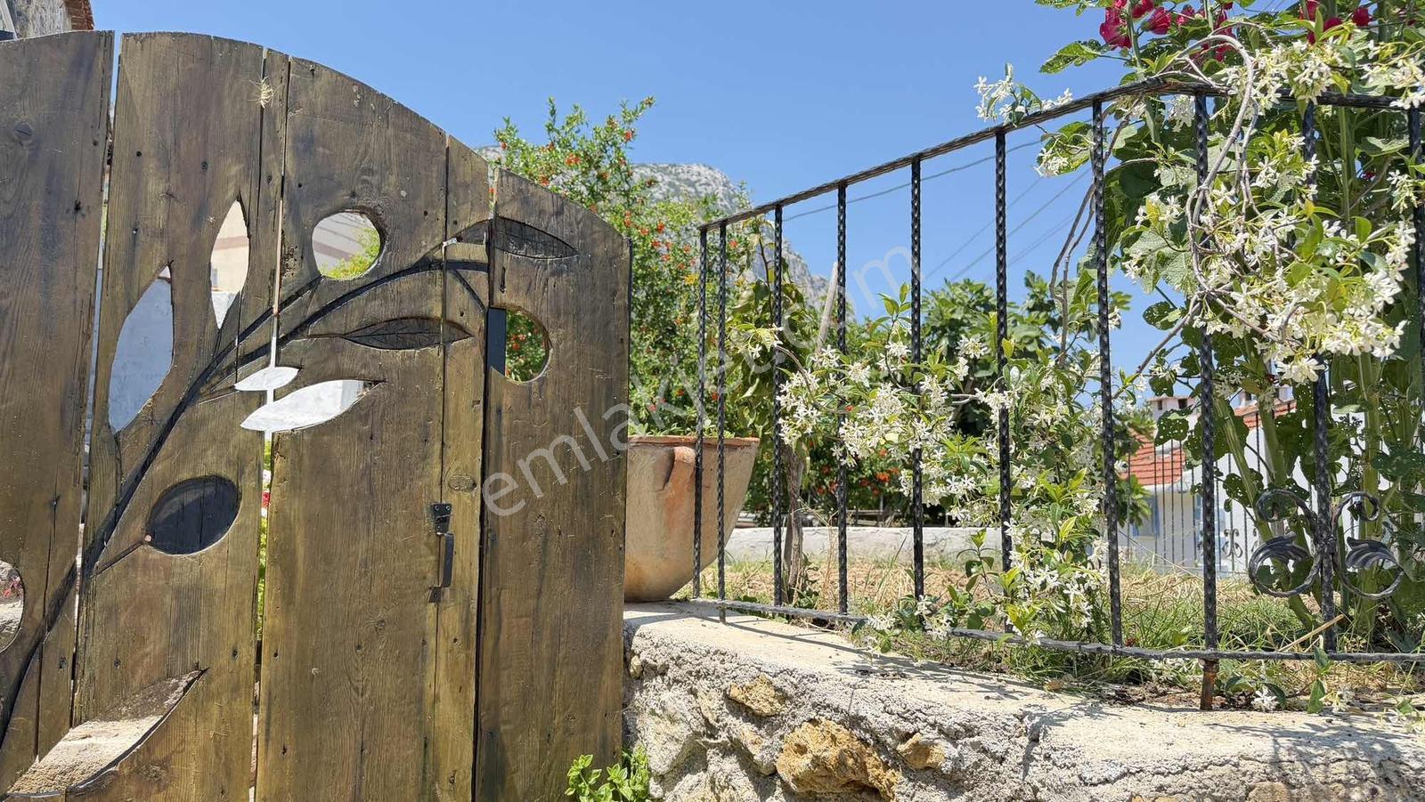 Deniz Manzaralı Satılık Taş Ev — fotoğraf 6