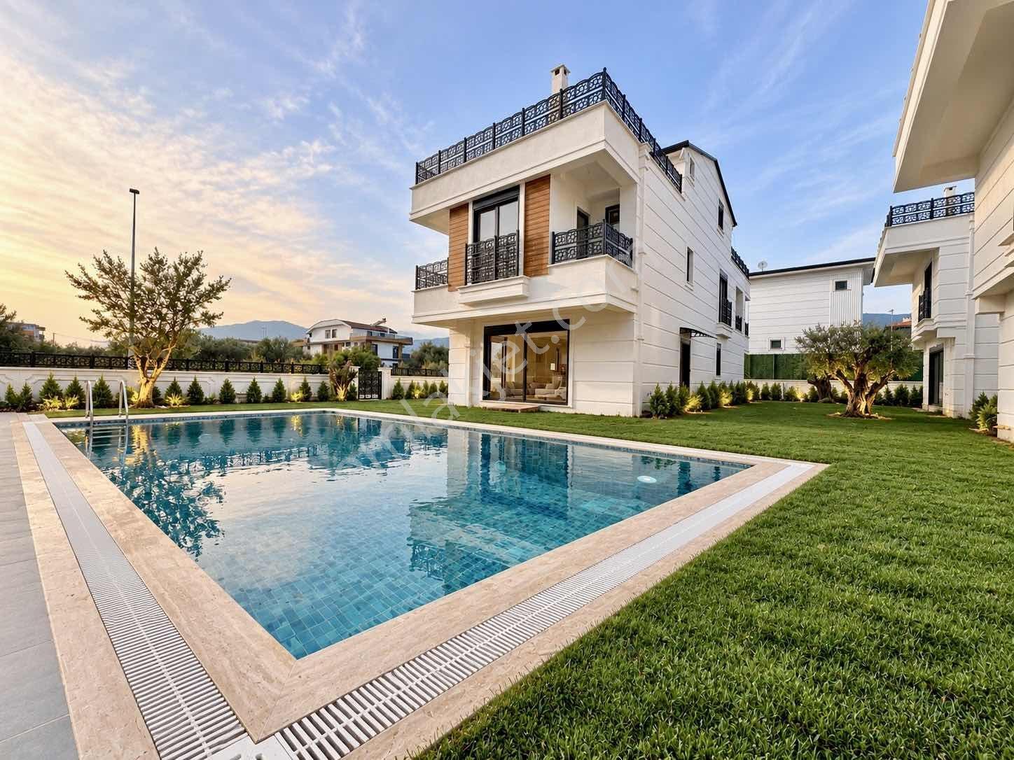 Avcı'Dan Havuzlu 3+1 Geniş Bahçeli Sıfır Villa
