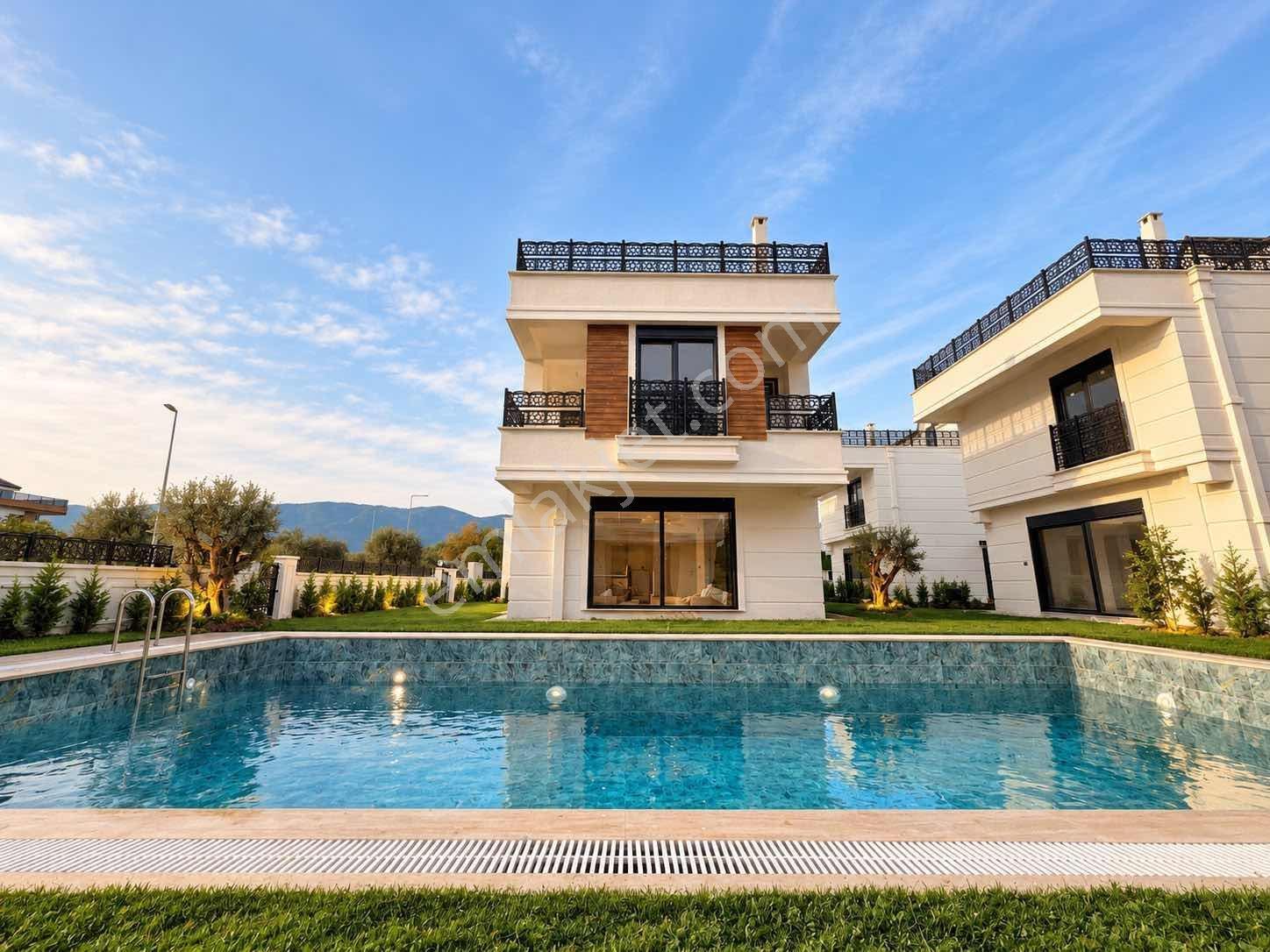 Avcı'dan Havuzlu 3+1 Geniş Bahçeli Sıfır Villa — fotoğraf 2