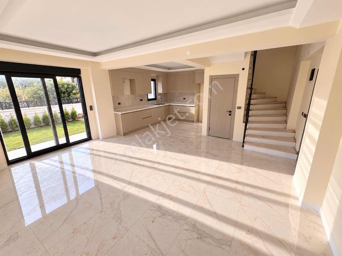 Avcı'dan Havuzlu 3+1 Geniş Bahçeli Sıfır Villa — fotoğraf 9