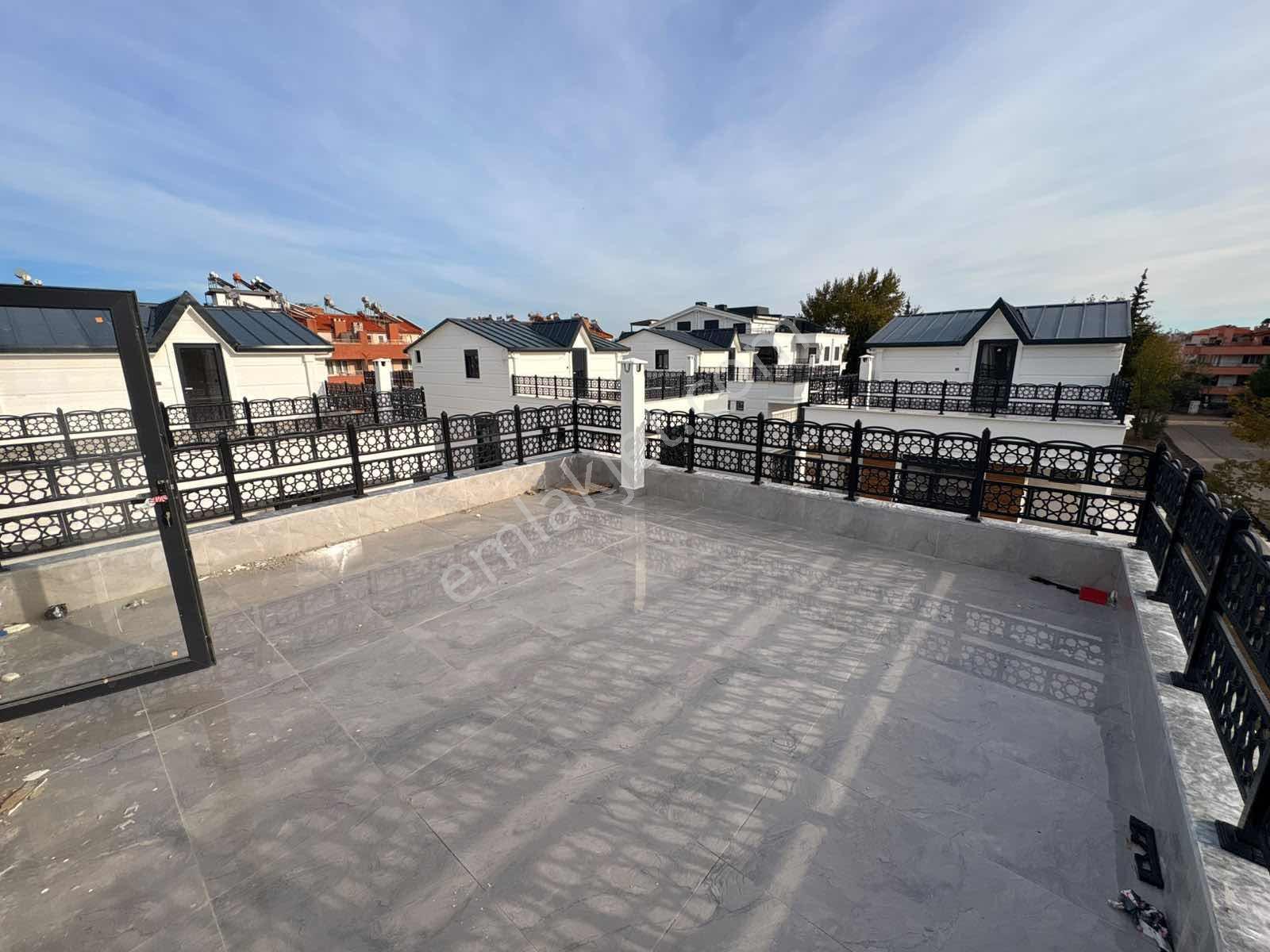 Avcı'dan Havuzlu 3+1 Geniş Bahçeli Sıfır Villa — fotoğraf 16