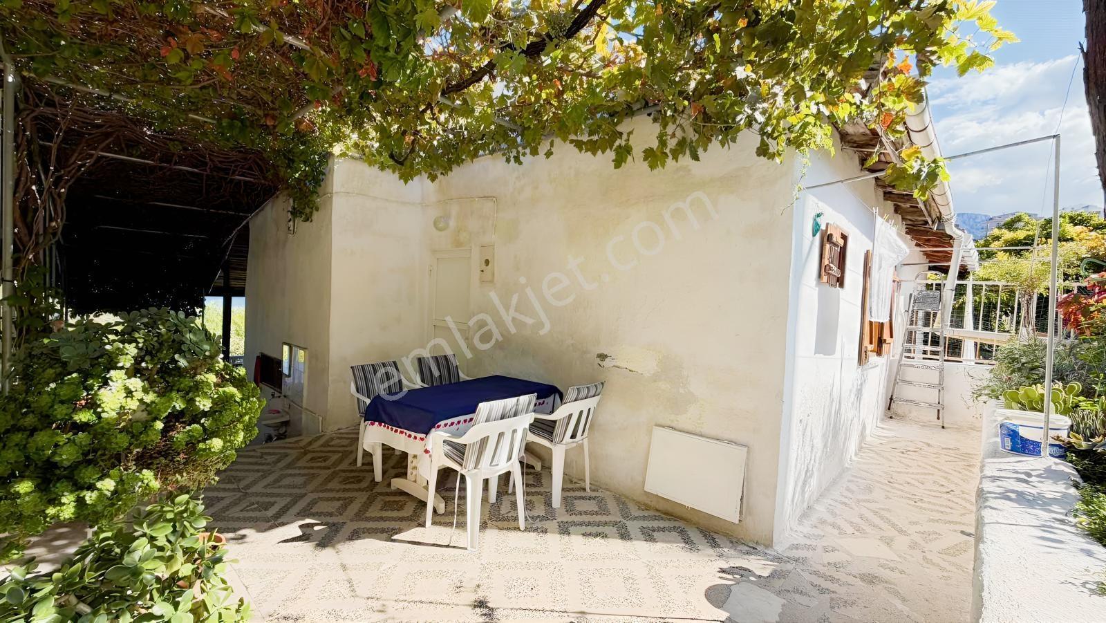 Karaburun'da Denize Nazır, Bahçeli Tek Katlı Müstakil Ev — fotoğraf 15