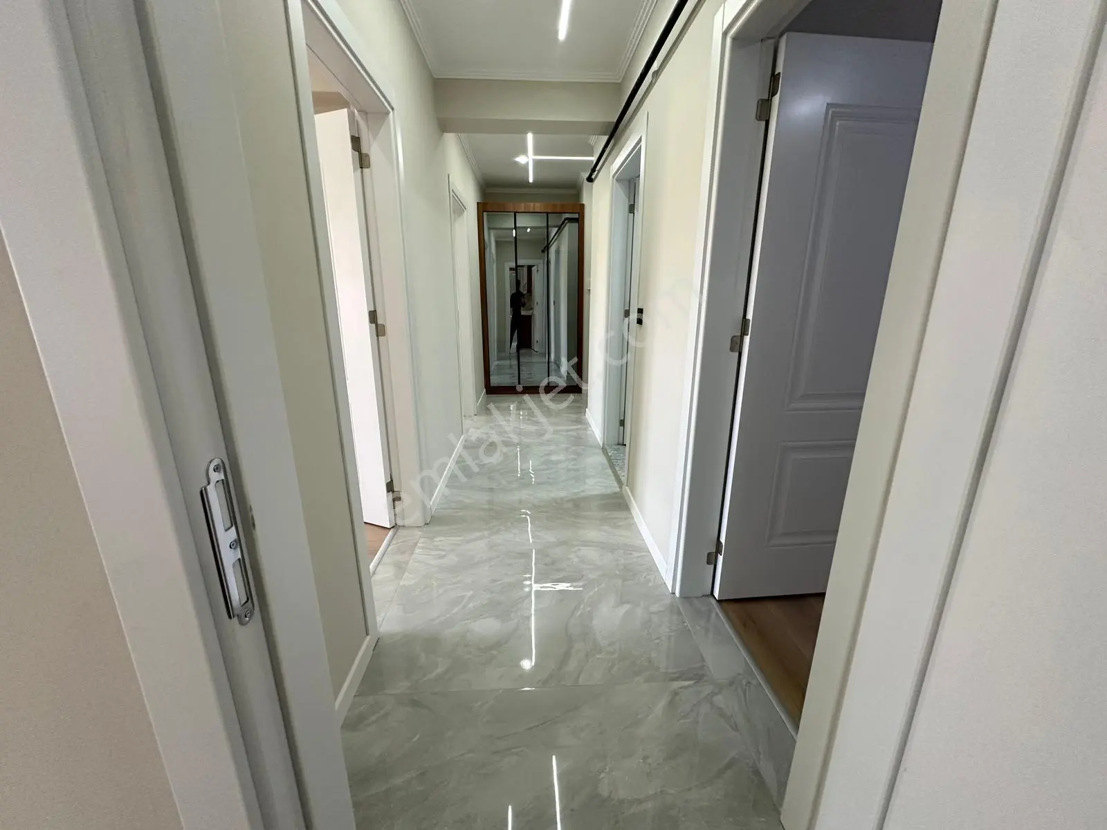 Zeki Emlaktan Muradiye'de Satılık Lüks 3+1 Otoparklı Sıfır Daire — fotoğraf 18