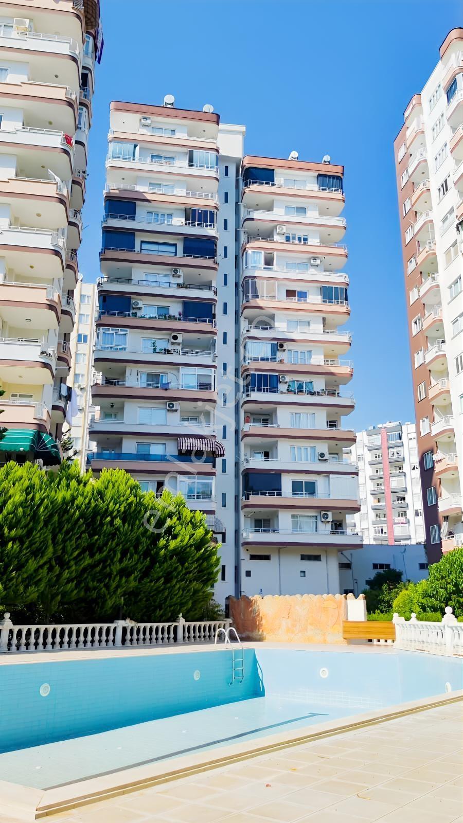 Mezitli 75. Yıl Mahallesinde Havuzlu Sitede Satılık 3+1 Daire — fotoğraf 4