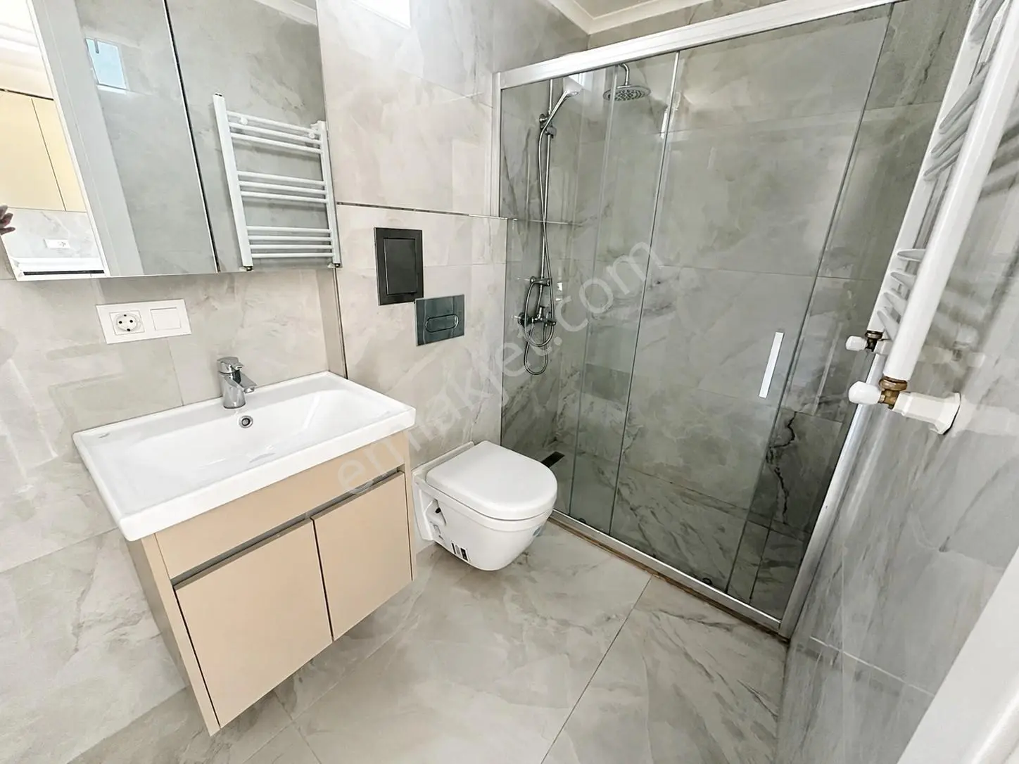Suadiye De Bağdata Çok Yakın Konumda Balkonlu 1+1 — fotoğraf 3