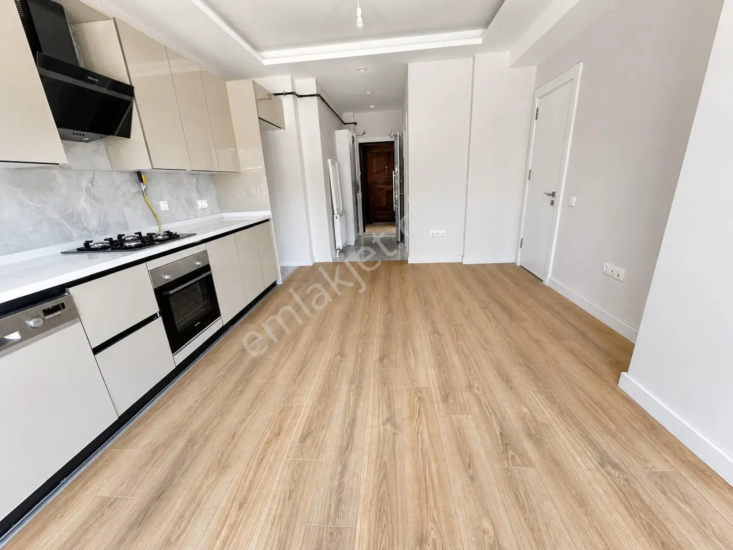 Suadiye De Bağdata Çok Yakın Konumda Balkonlu 1+1 — fotoğraf 8