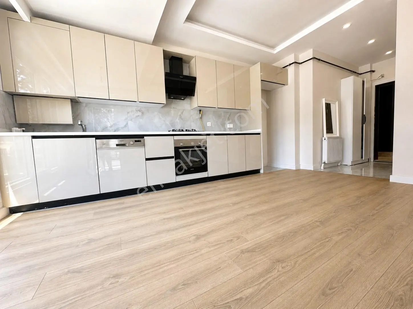 Suadiye De Bağdata Çok Yakın Konumda Balkonlu 1+1 — fotoğraf 45