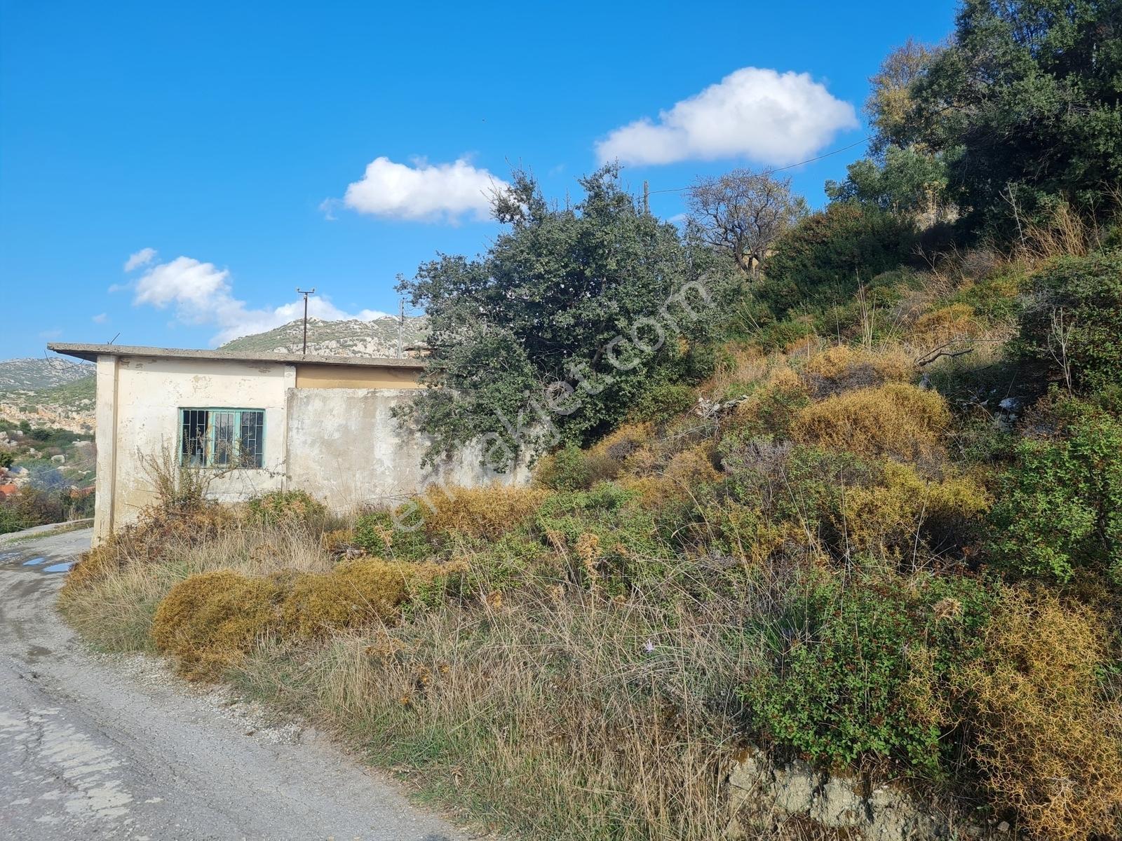 Select'Ten Marmaris Söğüt'Te İçinde Ev Olan 904 M² Tarla
